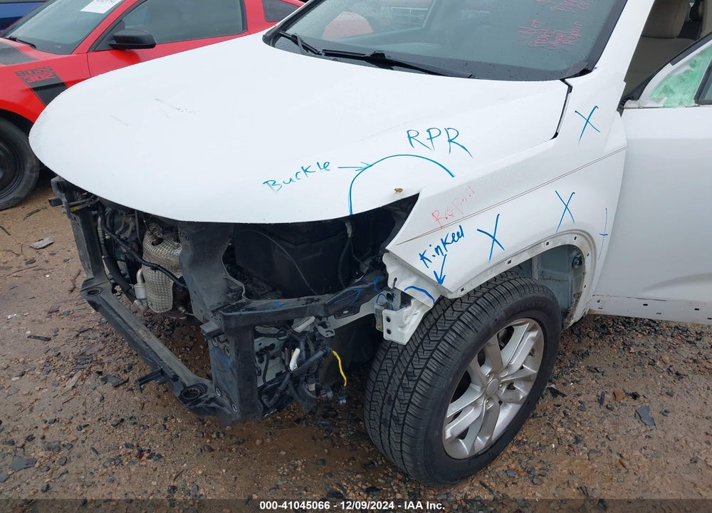 2015 KIA SORENTO LX V6 VIN: 5XYKT4A70FG551504