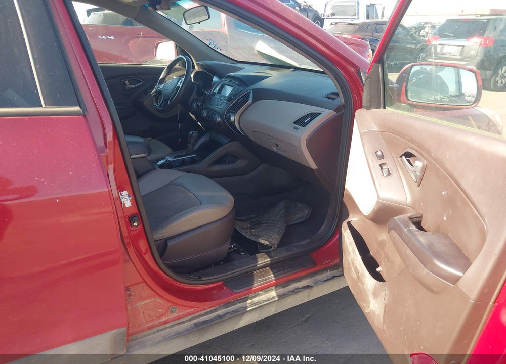 2015 HYUNDAI TUCSON SE VIN: KM8JU3AG2FU081828