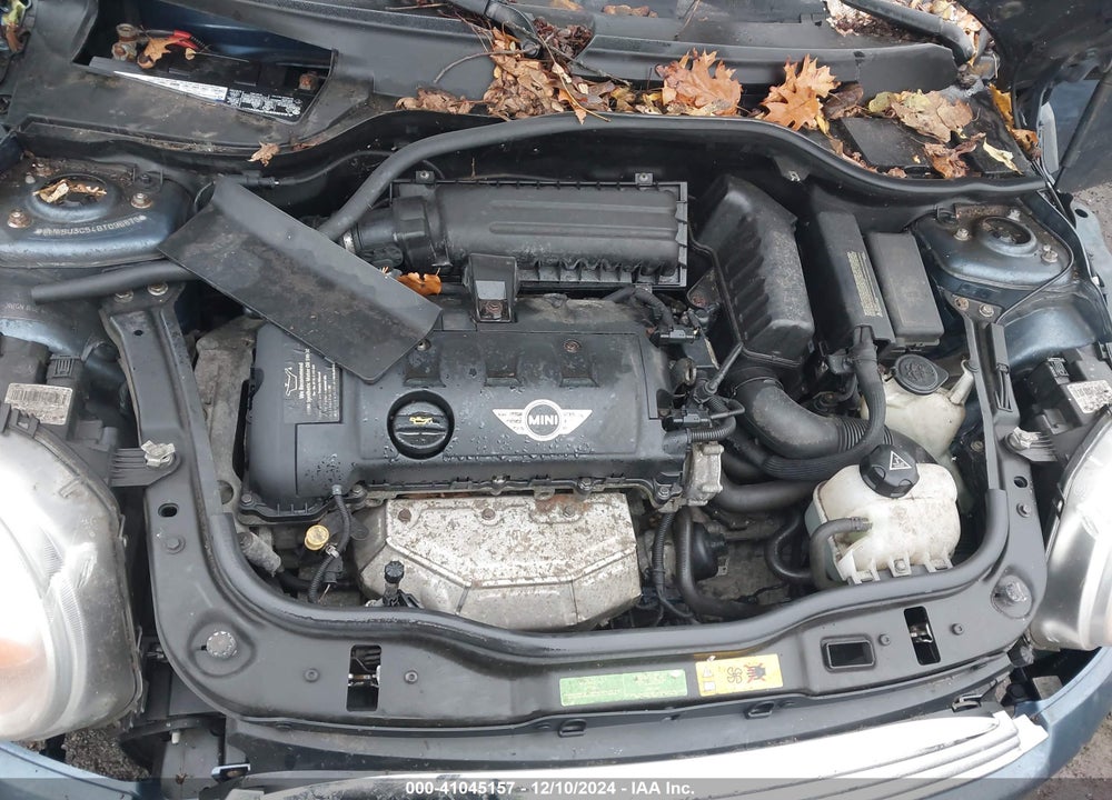 2011 MINI COOPER VIN: WMWSU3C54BT096879