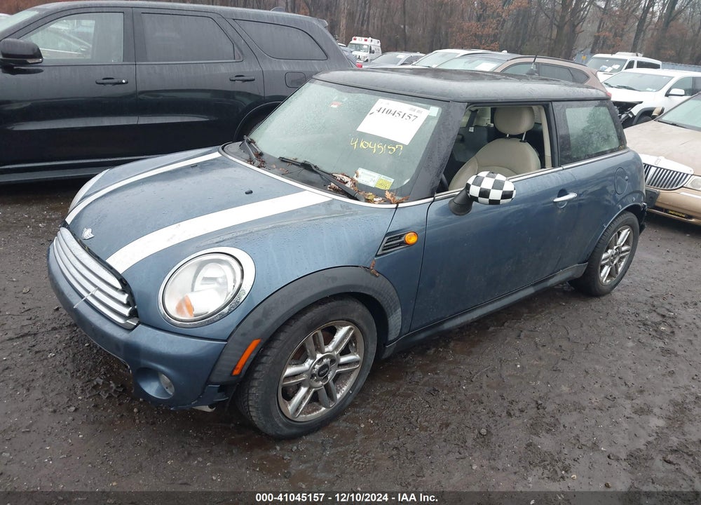 2011 MINI COOPER VIN: WMWSU3C54BT096879