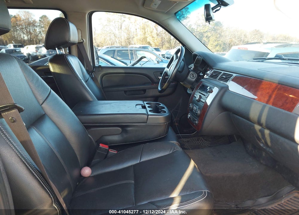 2011 CHEVROLET TAHOE LS VIN: 1GNSKAE00BR397457