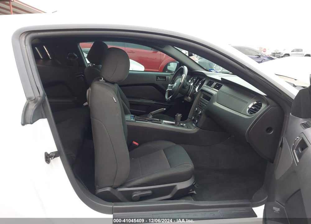 2014 FORD MUSTANG V6 VIN: 1ZVBP8AM6E5288148