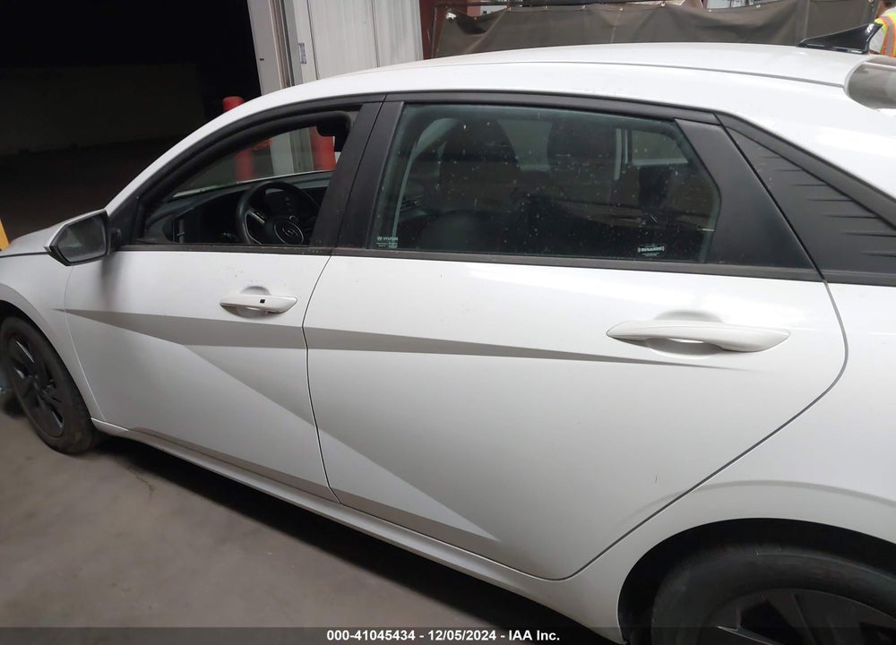 2021 HYUNDAI ELANTRA VIN: 5NPLM4AG8MH044809