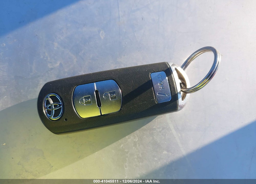 2020 TOYOTA YARIS LE VIN: 3MYDLBJV1LY702080