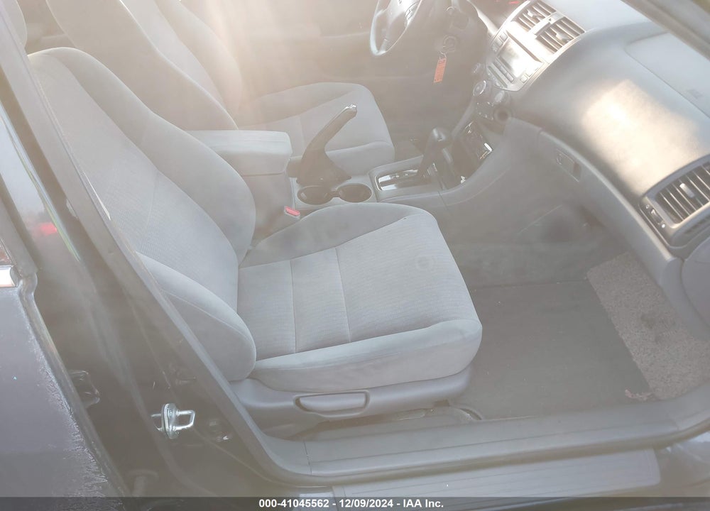 2004 HONDA ACCORD 2.4 LX VIN: 1HGCM563X4A076343