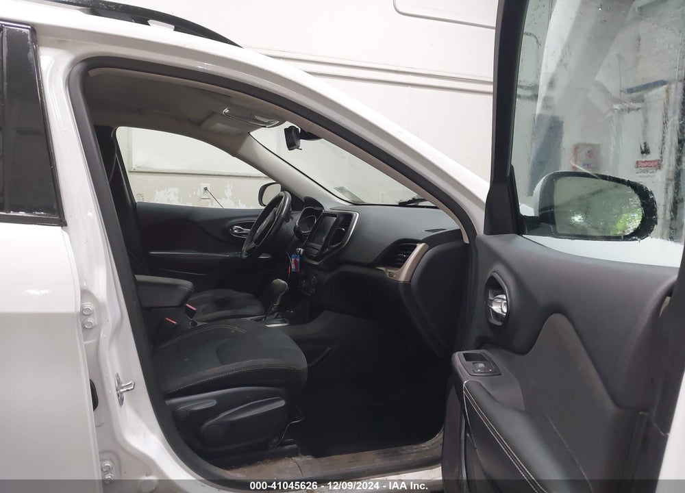 2016 JEEP CHEROKEE ALTITUDE VIN: 1C4PJMCB1GW181875