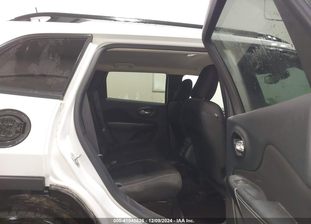 2016 JEEP CHEROKEE ALTITUDE VIN: 1C4PJMCB1GW181875