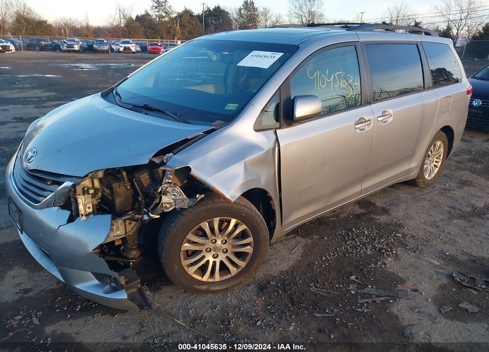 2014 TOYOTA SIENNA XLE V6 8 PASSENGER VIN: 5TDYK3DC9ES475668