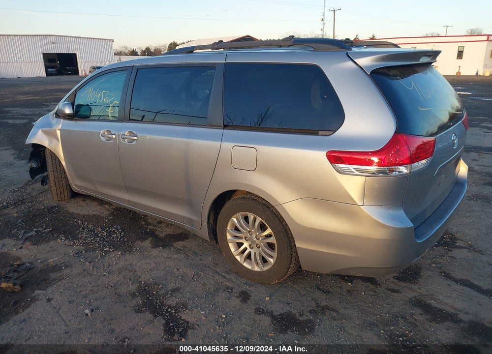 2014 TOYOTA SIENNA XLE V6 8 PASSENGER VIN: 5TDYK3DC9ES475668