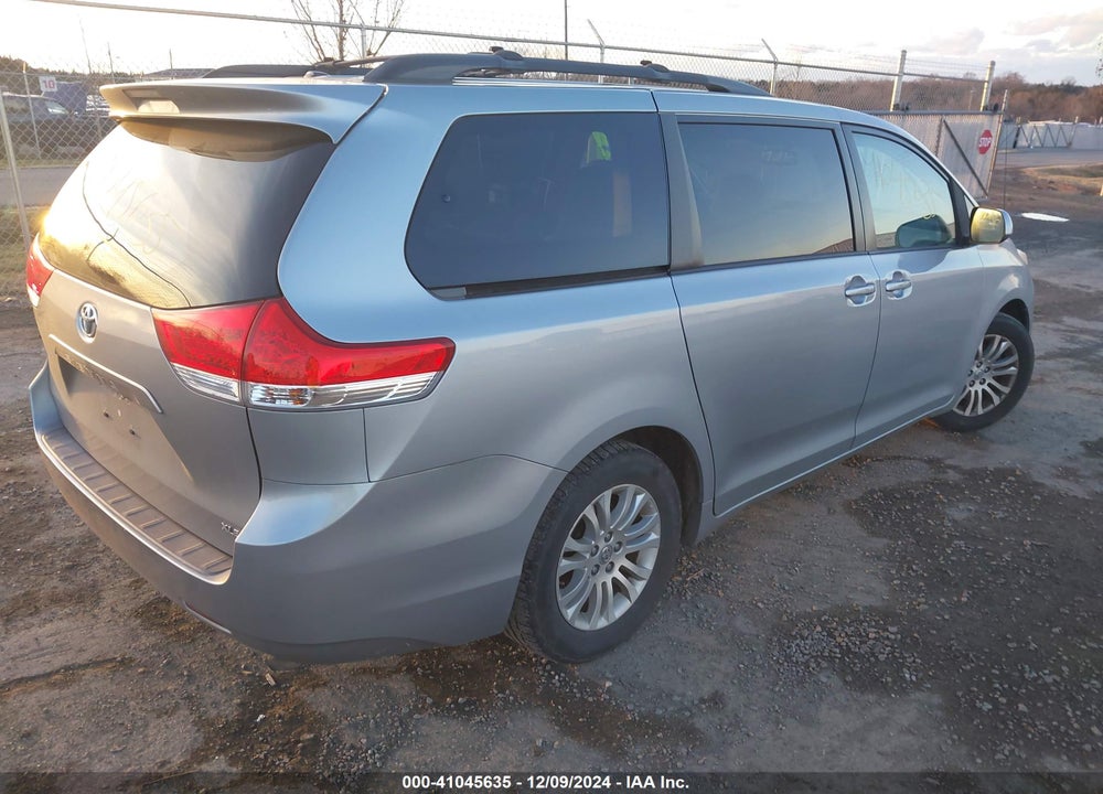 2014 TOYOTA SIENNA XLE V6 8 PASSENGER VIN: 5TDYK3DC9ES475668