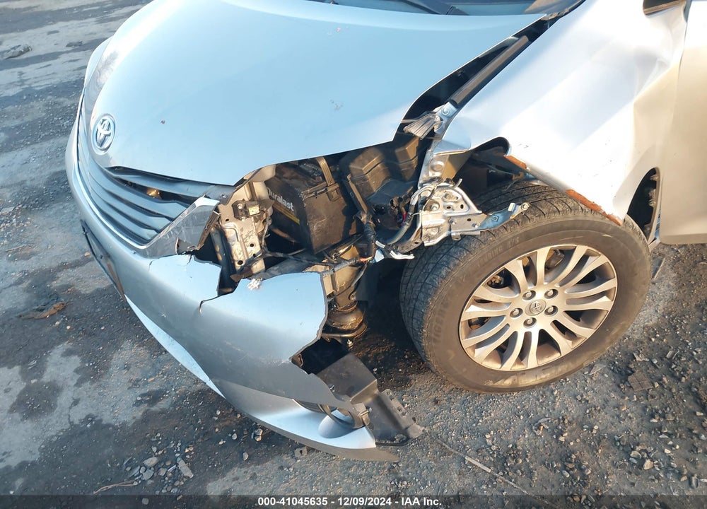 2014 TOYOTA SIENNA XLE V6 8 PASSENGER VIN: 5TDYK3DC9ES475668