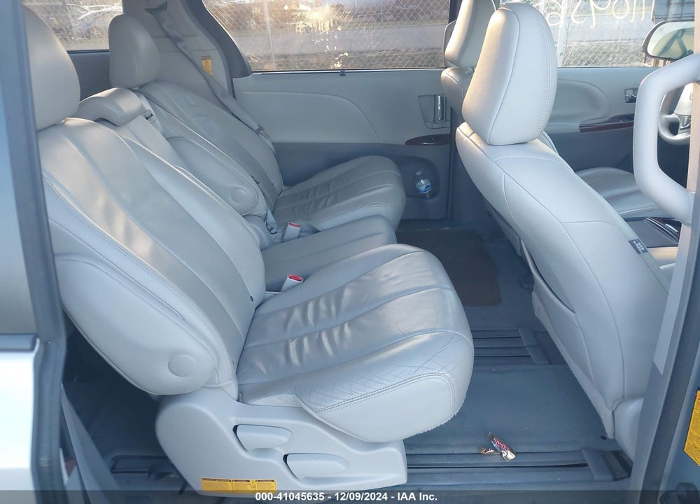 2014 TOYOTA SIENNA XLE V6 8 PASSENGER VIN: 5TDYK3DC9ES475668