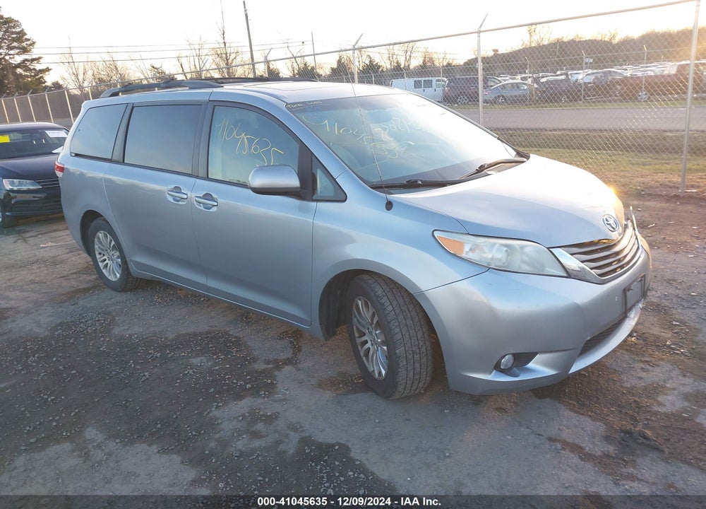 2014 TOYOTA SIENNA XLE V6 8 PASSENGER VIN: 5TDYK3DC9ES475668