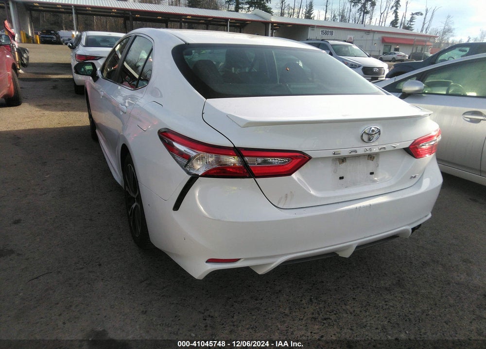 2018 TOYOTA CAMRY SE VIN: 4T1B11HK0JU650941