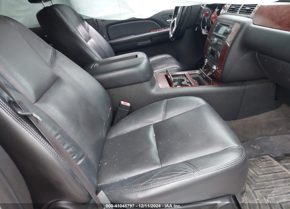 2009 CHEVROLET TAHOE LTZ VIN: 1GNFK33089R276931