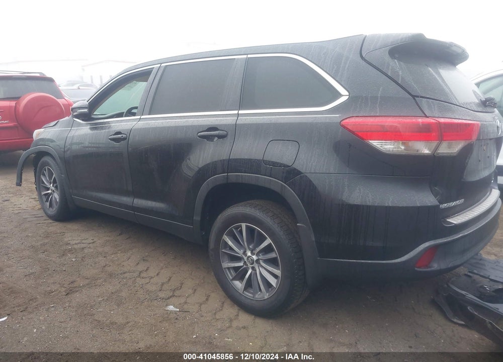 2019 TOYOTA HIGHLANDER XLE VIN: 5TDJZRFH5KS586769