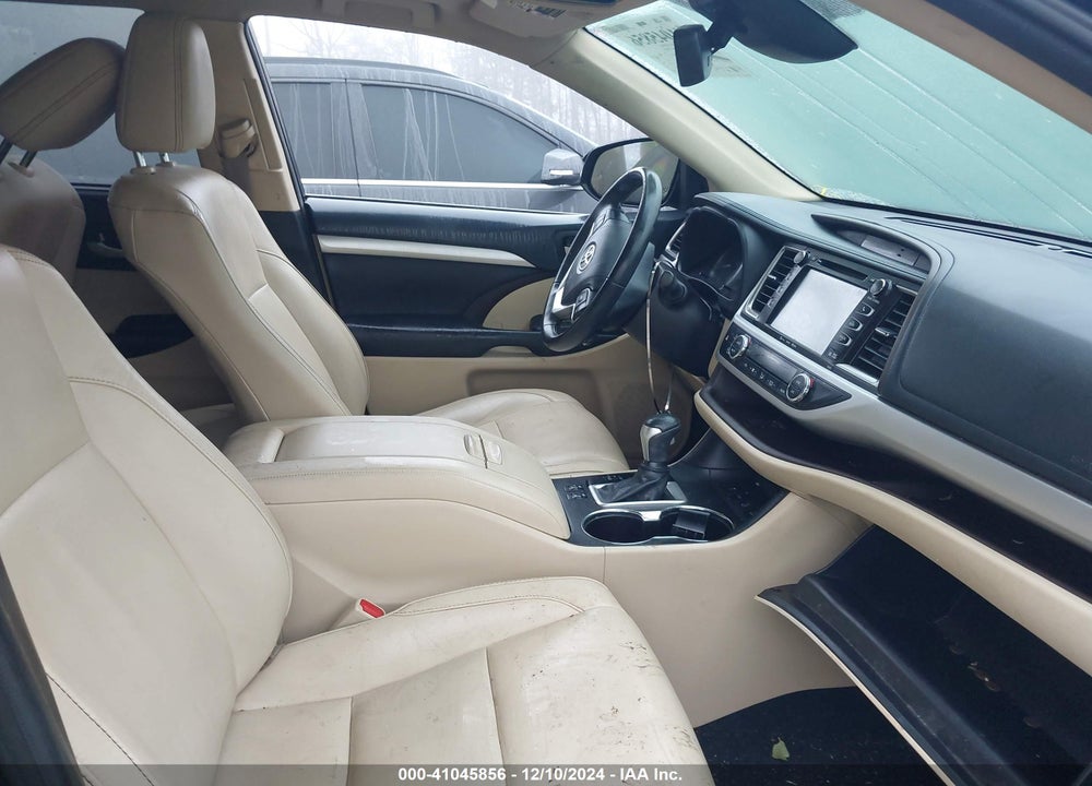 2019 TOYOTA HIGHLANDER XLE VIN: 5TDJZRFH5KS586769