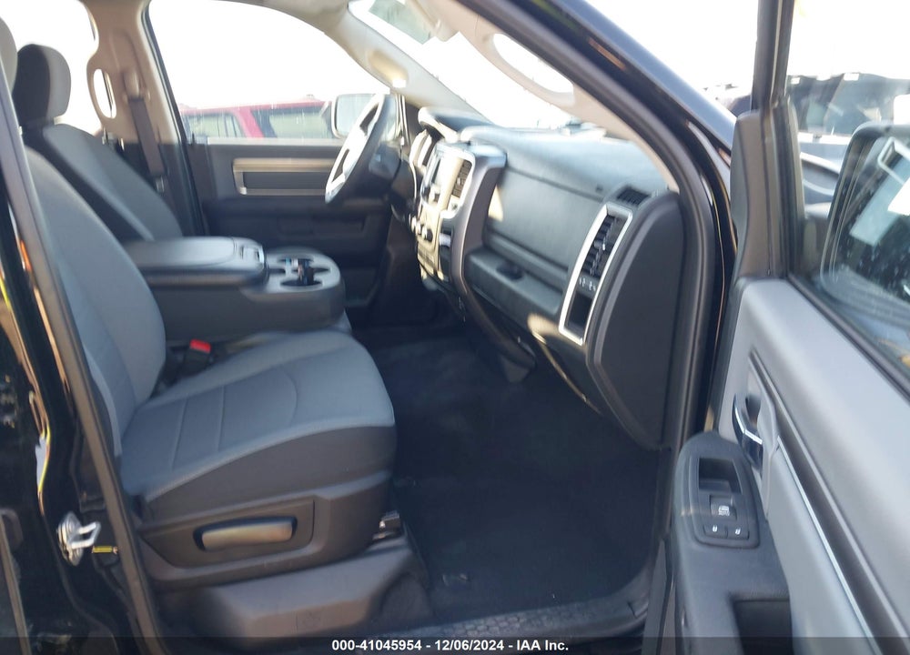 2024 RAM 1500 CLASSIC SLT 4X4 6'4 BOX VIN: 1C6RR7GG5RS155323