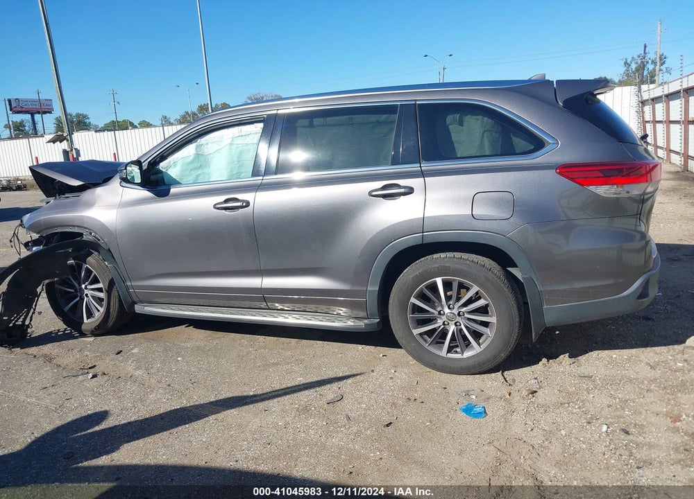 2017 TOYOTA HIGHLANDER XLE VIN: 5TDKZRFH2HS518037