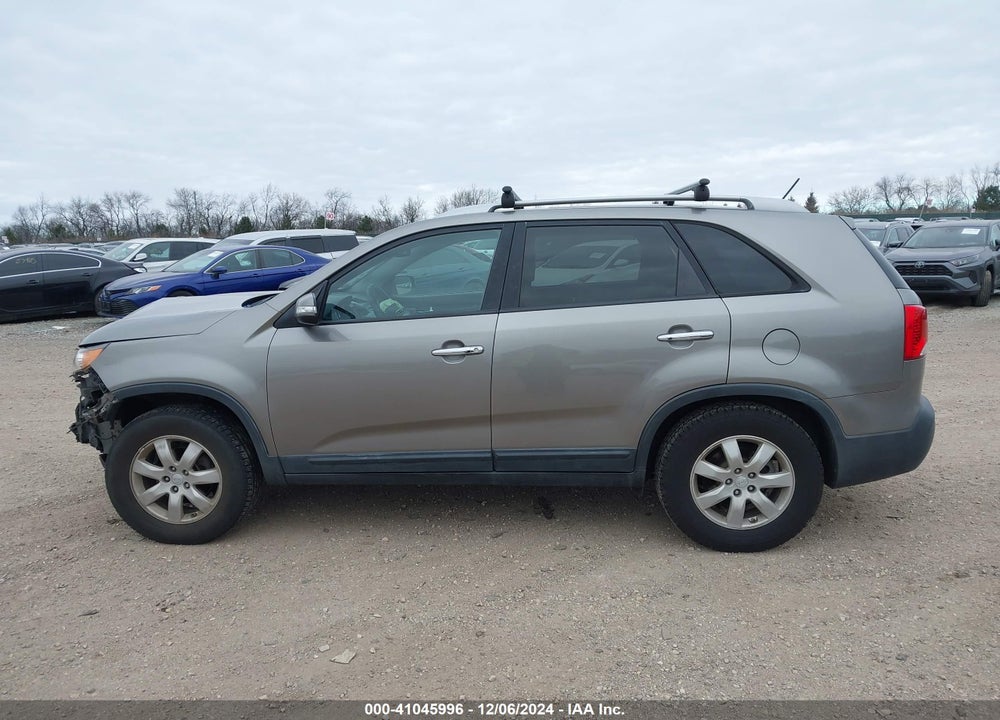 2011 KIA SORENTO LX VIN: 5XYKT4A13BG157727