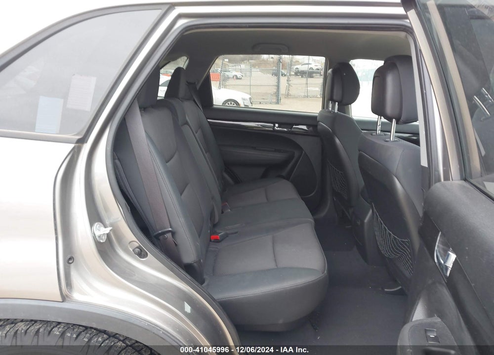 2011 KIA SORENTO LX VIN: 5XYKT4A13BG157727