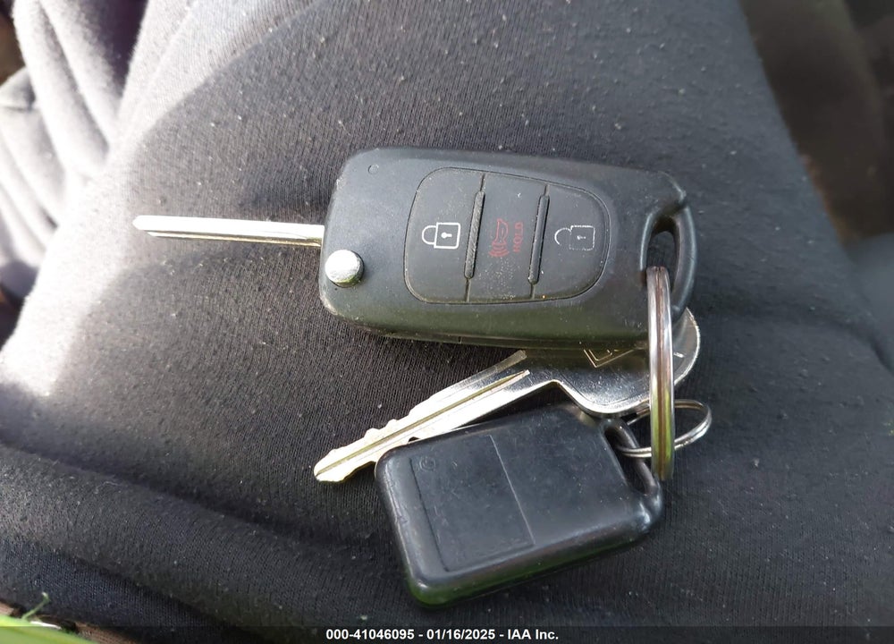 2011 KIA SOUL VIN: KNDJT2A21B7735703