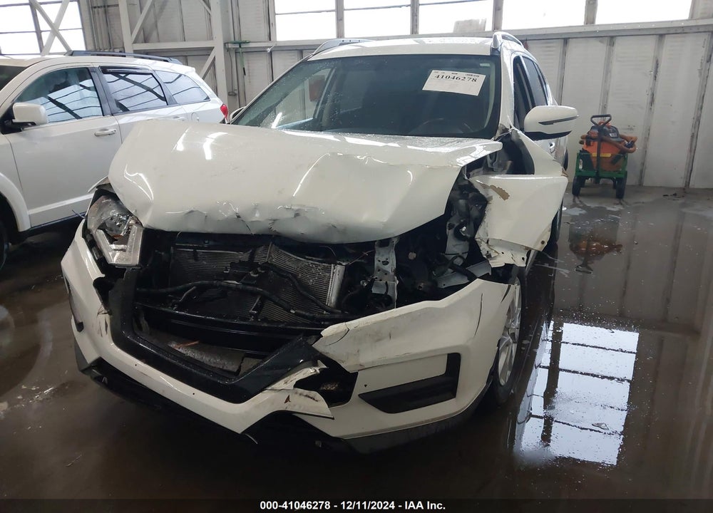 2018 NISSAN ROGUE SV VIN: KNMAT2MT6JP583565