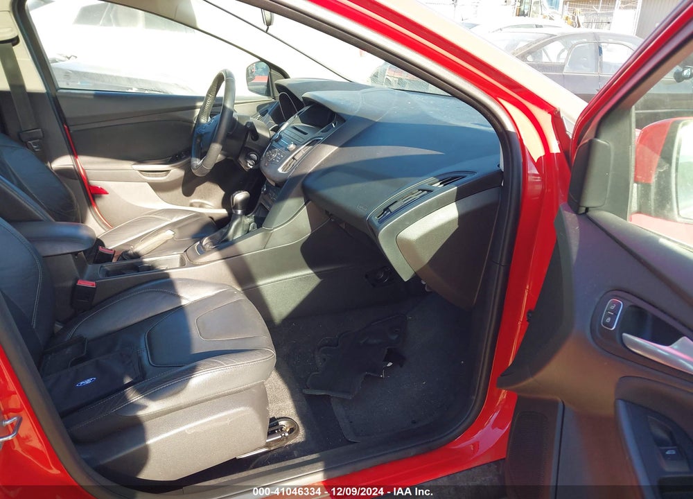 2015 FORD FOCUS SE VIN: 1FADP3K28FL355248