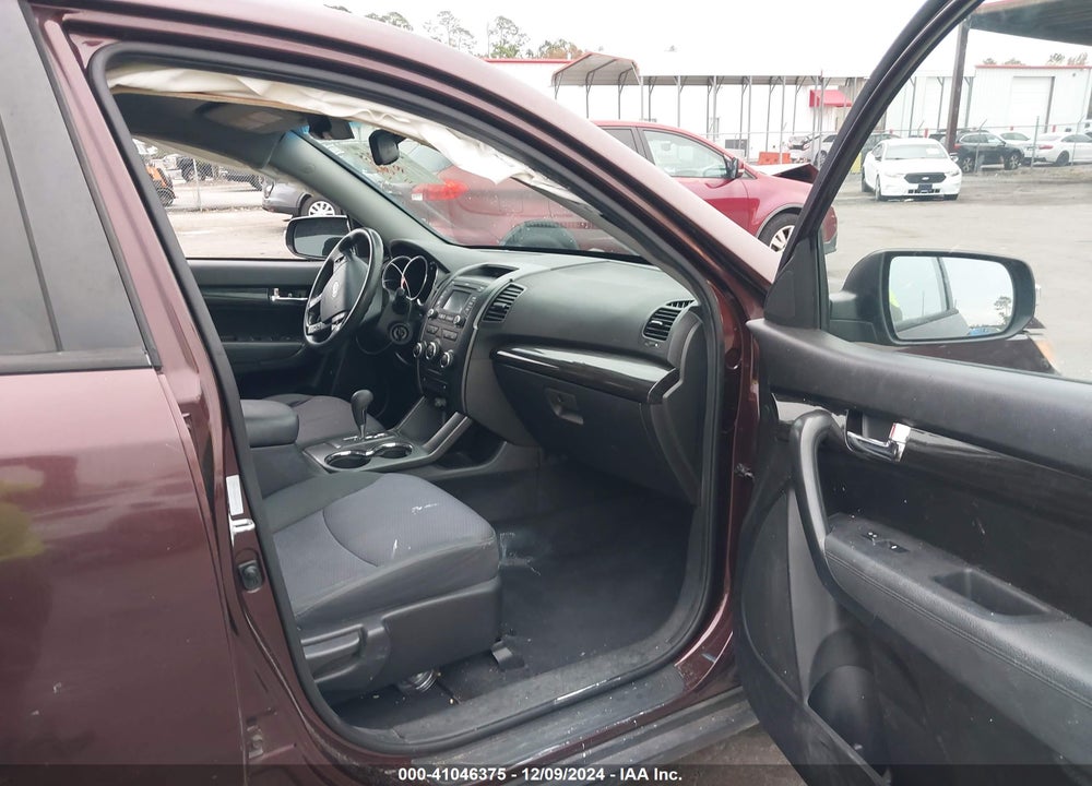 2013 KIA SORENTO LX VIN: 5XYKTCA60DG324554