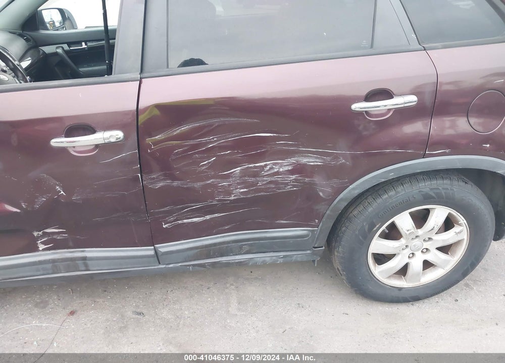 2013 KIA SORENTO LX VIN: 5XYKTCA60DG324554