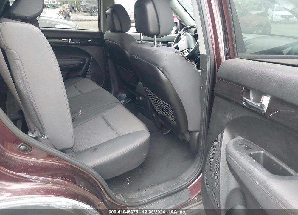 2013 KIA SORENTO LX VIN: 5XYKTCA60DG324554