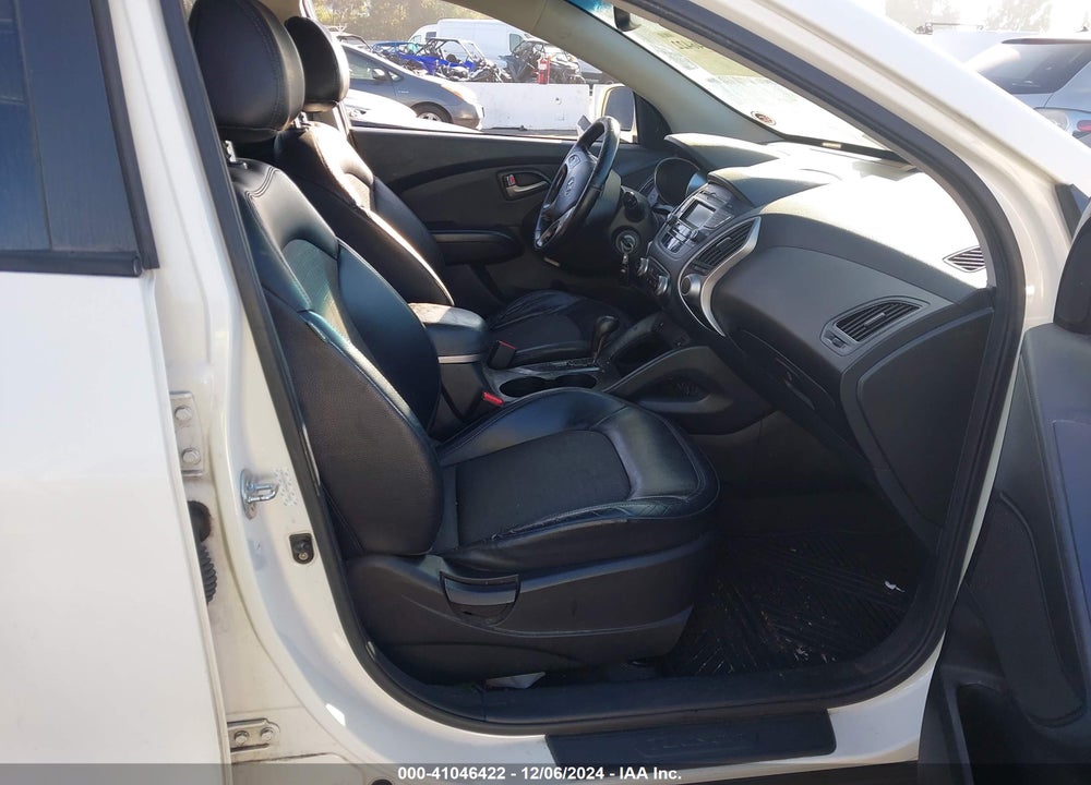 2011 HYUNDAI TUCSON GLS VIN: KM8JUCAC5BU211320