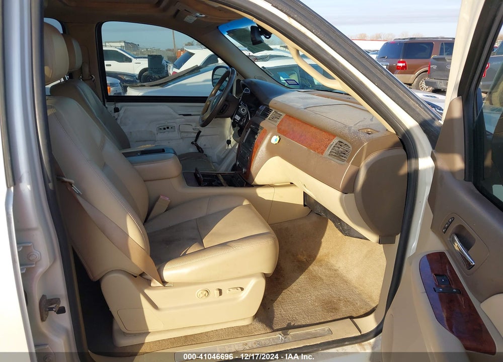 2009 CHEVROLET TAHOE LTZ VIN: 1GNFC33219R292774