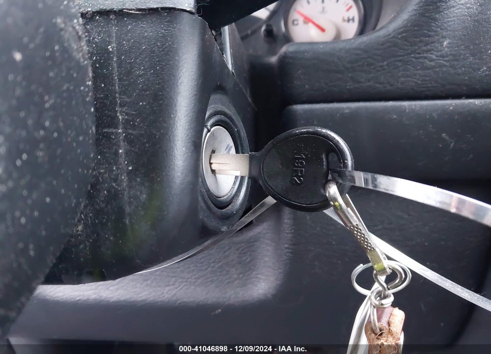 2004 JEEP LIBERTY SPORT VIN: 1J4GL48KX4W161889