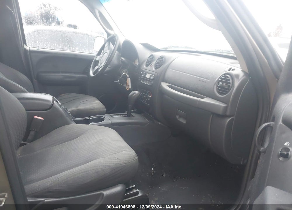 2004 JEEP LIBERTY SPORT VIN: 1J4GL48KX4W161889