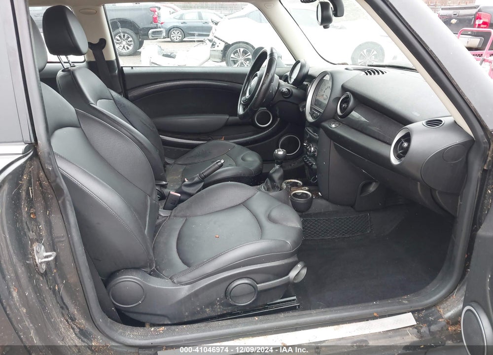 2012 MINI COOPER S VIN: WMWSV3C5XCTY28317