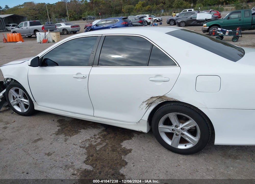 2014 TOYOTA CAMRY SE VIN: 4T1BF1FK2EU390889