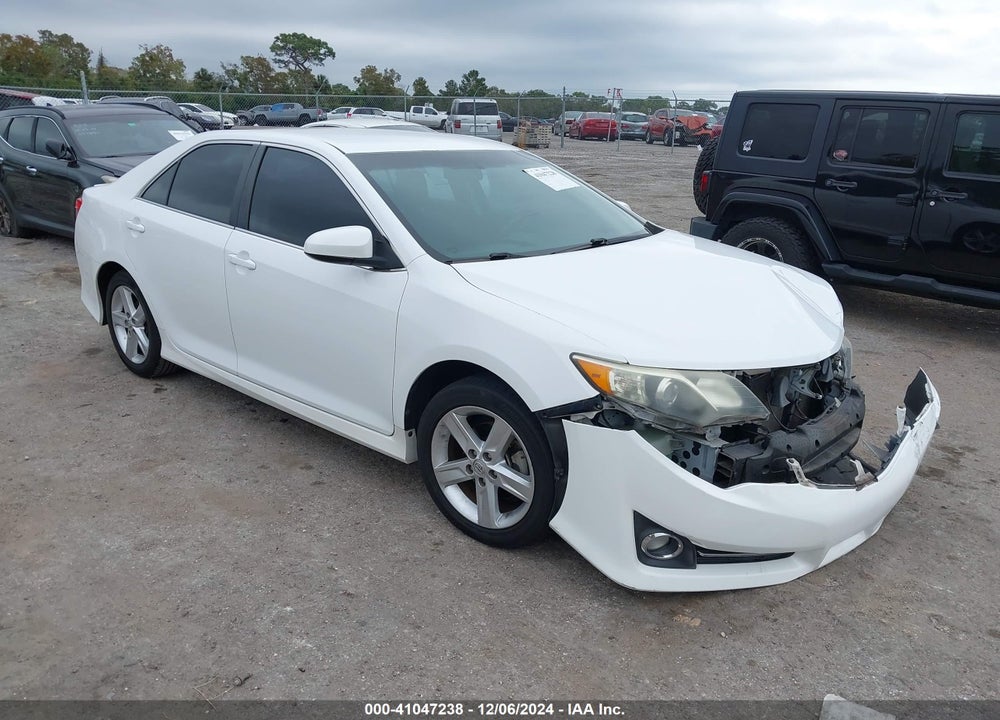 2014 TOYOTA CAMRY SE VIN: 4T1BF1FK2EU390889