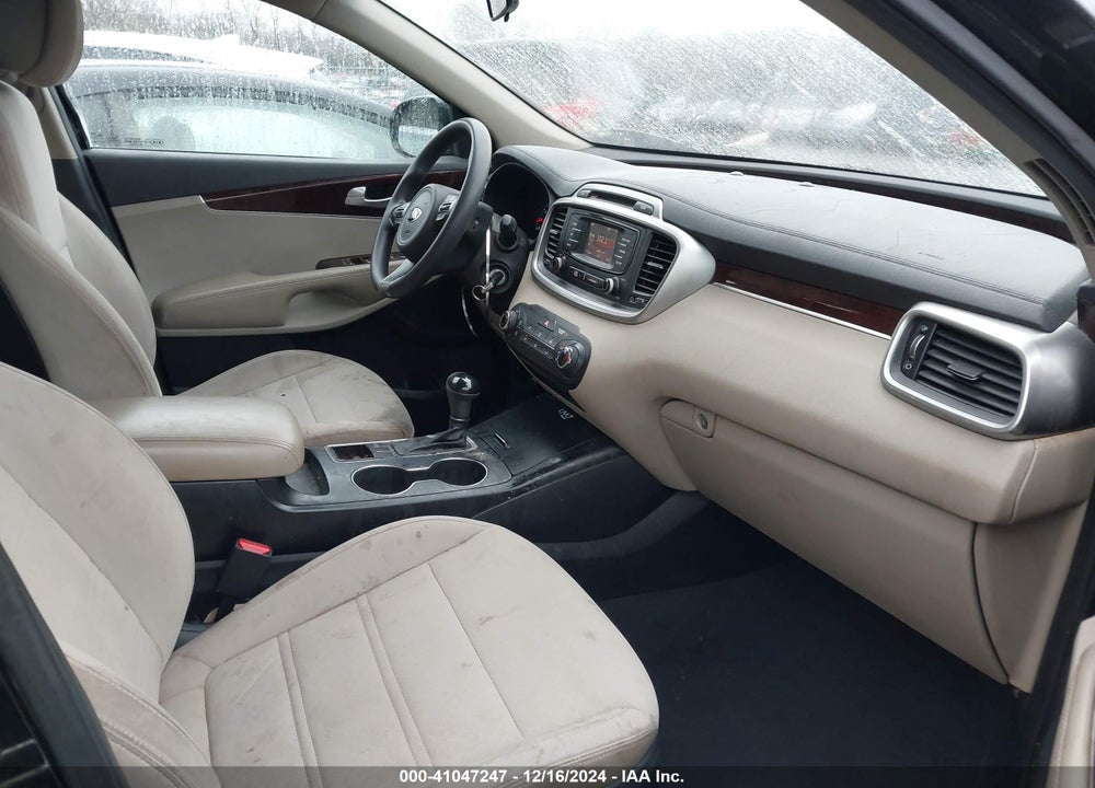 2016 KIA SORENTO 2.4L LX VIN: 5XYPG4A30GG037225