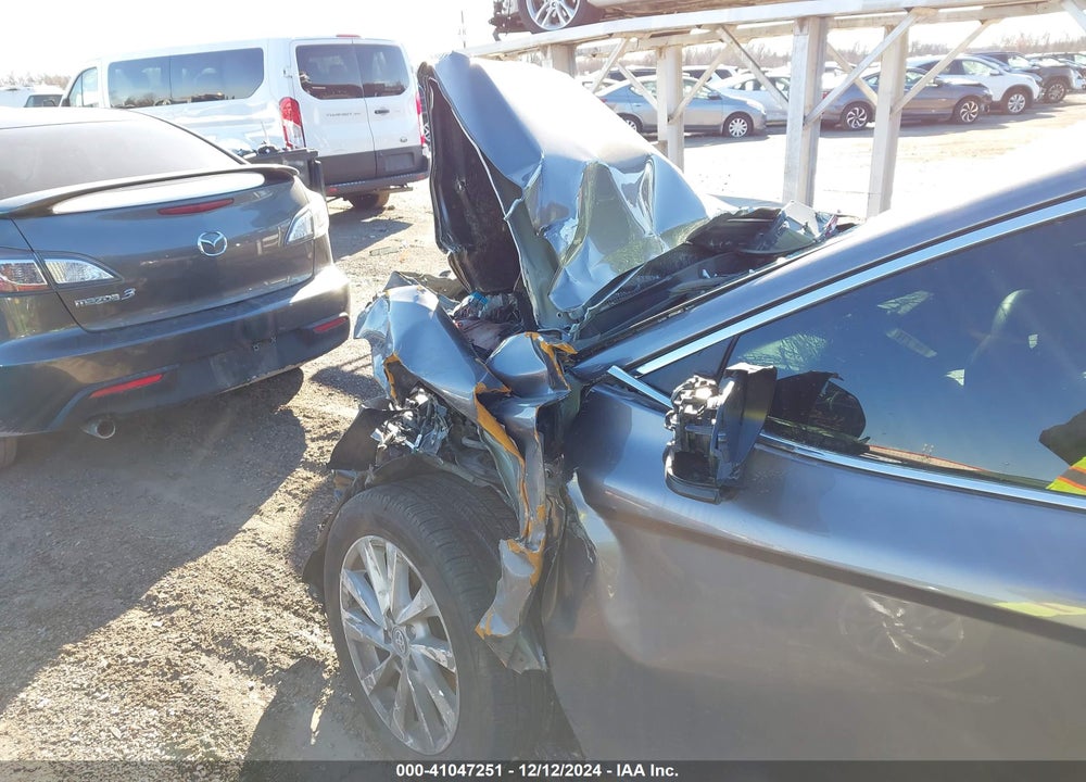 2021 TOYOTA CAMRY LE VIN: 4T1C11AKXMU446523