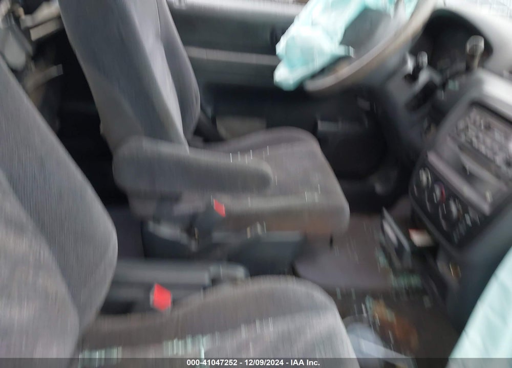 2001 HONDA CR-V LX VIN: JHLRD28431C002312