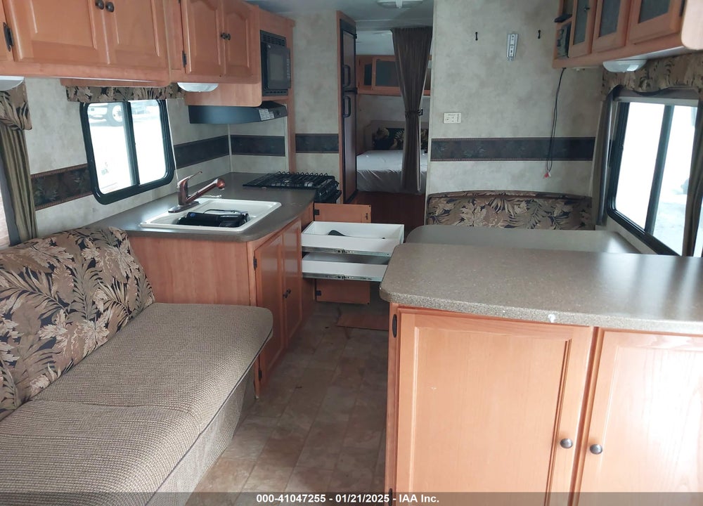 2009 KEYSTONE --- VIN: 4YDT2852696411765