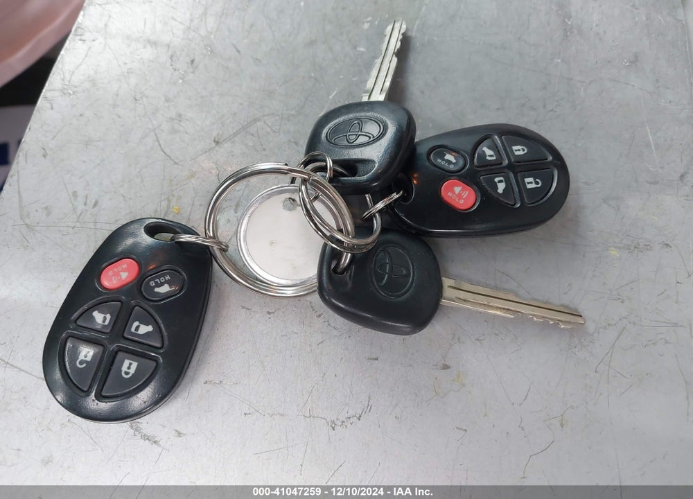 2012 TOYOTA SIENNA XLE V6 8 PASSENGER VIN: 5TDYK3DC1CS203712