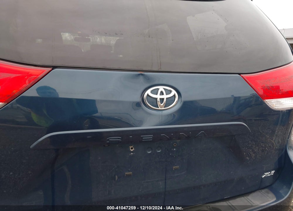 2012 TOYOTA SIENNA XLE V6 8 PASSENGER VIN: 5TDYK3DC1CS203712