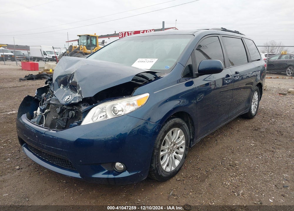 2012 TOYOTA SIENNA XLE V6 8 PASSENGER VIN: 5TDYK3DC1CS203712