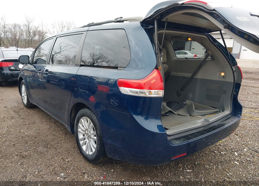 2012 TOYOTA SIENNA XLE V6 8 PASSENGER VIN: 5TDYK3DC1CS203712