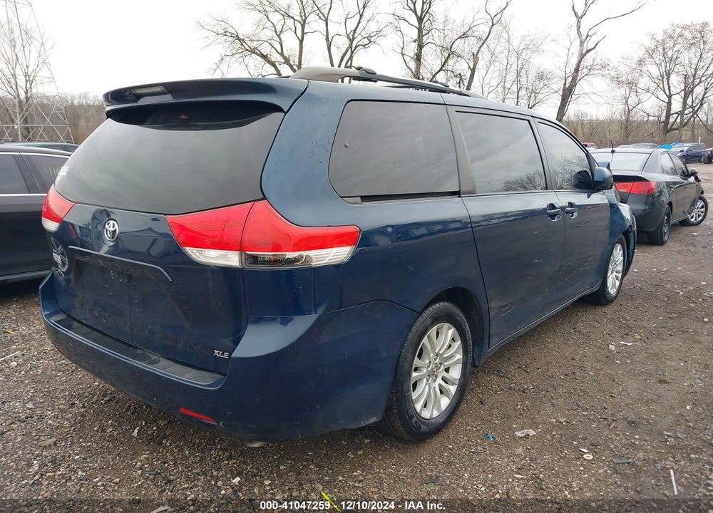 2012 TOYOTA SIENNA XLE V6 8 PASSENGER VIN: 5TDYK3DC1CS203712