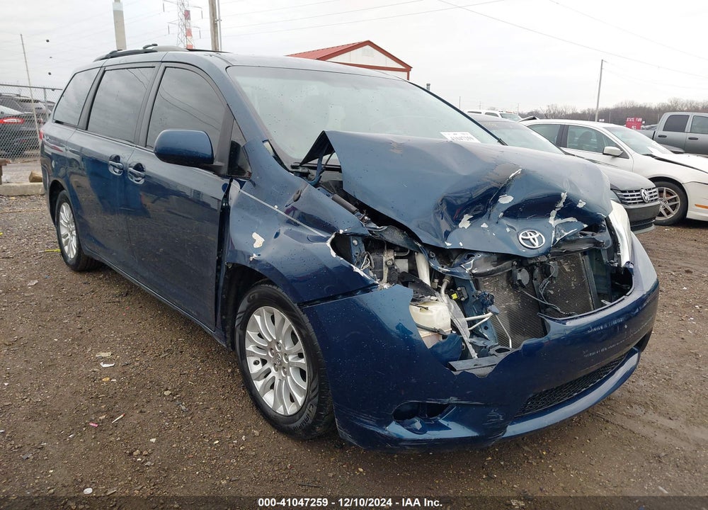 2012 TOYOTA SIENNA XLE V6 8 PASSENGER VIN: 5TDYK3DC1CS203712