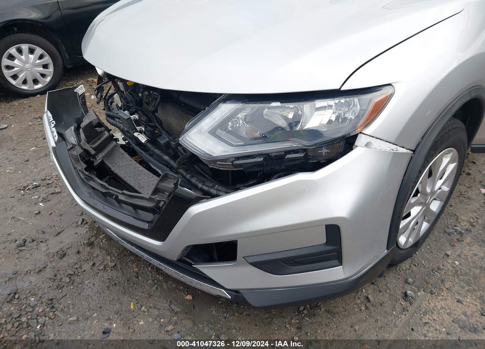 2018 NISSAN ROGUE S VIN: KNMAT2MT1JP617797