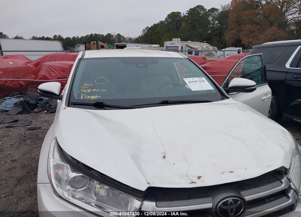 2018 TOYOTA HIGHLANDER LE VIN: 5TDBZRFH1JS886439